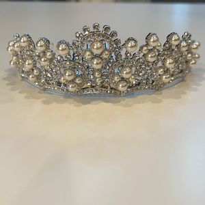 Brand new Boutique Pearl Tiara